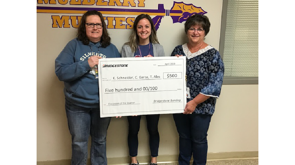 Bandag muscatine awards grant to local school
